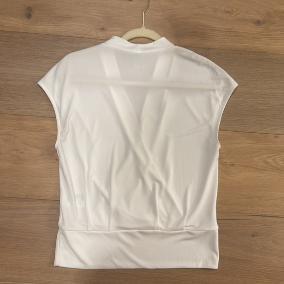 H & M Elegant White Women's Top - Picture 5 of 5